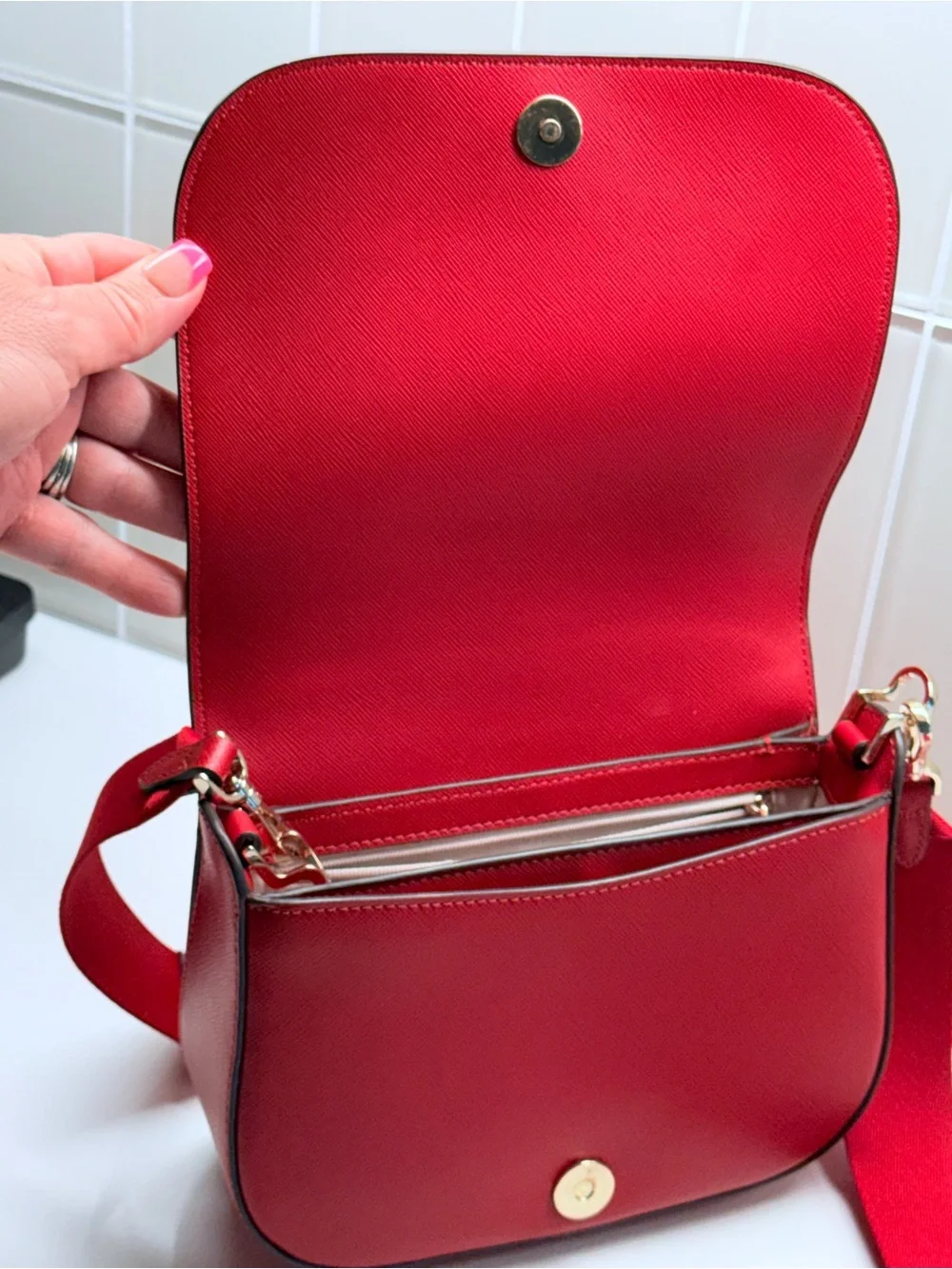 Kate Spade New York Madison Saffiano leather Crossbody with Gold Hardware